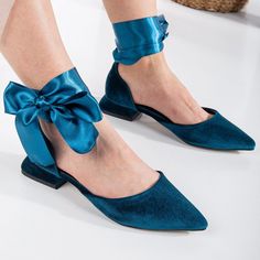 Welcome to Belle Wedding Shoes, your destination for exquisite Teal Blue Velvet Wedding Flats that effortlessly blend style and comfort. * With a beautiful closed-toe front and a delicate ankle strap, these teal blue velvet flats effortlessly blend sophistication with a touch of simplicity. The 0.6-inch (approximately 1.5 cm) wedding flats comfort your stature, granting you an air of regal poise as you start dancing. * Handcrafted from teal blue velvet, these teal blue bridal flats are here to w Cheap Blue Flats For Spring, Luxury Blue Slip-on Flats, Luxury Blue Flats For Women, Luxury Blue Plain Toe Lace-up Shoes, Chic Luxury Blue Flats, Blue Bridal Shoes Ballet Flats, Bridal Shoes Flats Dusty Blue, Royal Blue Shoes Flats, Blue Wedding Flats