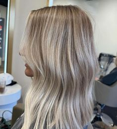 Blonde Inspo Hair Short, Scandi Blonde Hair, Dirty Blonde Bob, Lived In Blonde Balayage, Creamy Blonde Hair, Dark Blonde Bobs, Blonde Hair Tips, Soft Blonde Hair, Winter Blonde Hair