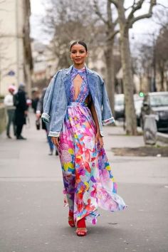 12 jean jacket looks—and exactly how to style them. Denim Jacket Street Style, Style A Jean Jacket, Style A Denim Jacket, Vogue Ukraine, Fashion Newsletter, Jean Jacket Outfits, Paris Fashion Week Street Style, Styled Stock Photos, Styled Stock