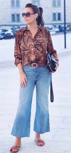 Wide Leg Crop Jeans Outfit Fall, What Shoes To Wear With Wide Leg Jeans, Wide Leg Jeans Outfit Street Style, Tops To Wear With Wide Leg Pants, Wide Leg Jeans Street Style, Wide Leg Jeans Outfit Plus Size, Wide Leg Cropped Jeans Outfit, Wide Leg Jeans Outfit Casual, Wide Leg Jeans Outfits