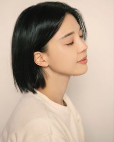 Square Bob Haircut, Square Bob, Haircuts Designs, Short Dyed Hair, Hairstyle Girl, Graduated Bob Haircuts, Graduated Bob