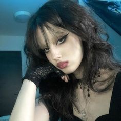 00s Aesthetic Grunge, Goth Fairy Makeup, Nymph Makeup, Grunge Makeup Looks, Scene Tumblr, Fairycore Makeup, Fairy Pfp, Aesthetic Headphones