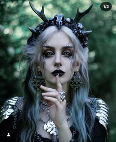 Witchy Makeup, Silver Armor, Dark Fae, Gold Armor, Creepy Halloween Makeup, Strega Fashion, Fairy Cosplay, Ren Fair, Fairy Makeup