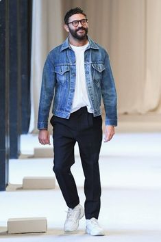 Ami Alexandre Mattiussi, Denim Jacket Outfit, Alexandre Mattiussi, Outfits Hombre, Stylish Mens Fashion, Stylish Mens Outfits, Mens Fashion Suits, Men Fashion Casual Outfits, Fashion Photography Editorial