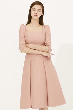 Elegant Pink Outfit, Chifon Dress, Kibbe Classic, Stylish Short Dresses, Frock Dress, Myanmar Dress Design, Dress Neck Designs, Korean Fashion Dress, Fashion Attire