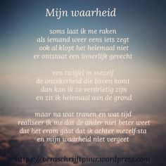 a poem written in white on a blue sky background with the words'mini waarheid '