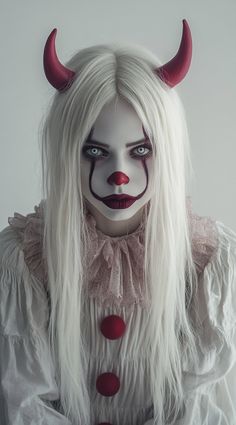 34 Clown Hairstyles: Fun and Frightening Ideas for Your Halloween Costume | LooksNiceOnMe Clown Custome Women Halloween, Clown Make Up Woman, Cool Scary Halloween Costumes, Women’s Halloween Costume Ideas Scary, Clown Makeup Looks Scary, Clown Jester Makeup, Creepy Halloween Costumes Women Diy, Scary Clown Women, Scary Clown Halloween Makeup