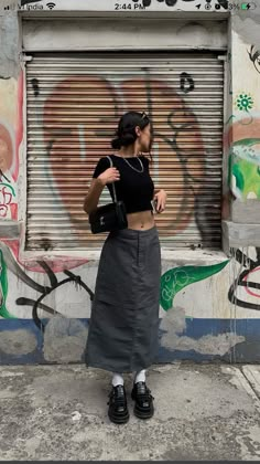 Aesthetic Professional Outfits, Uniqlo Oversized Shirt Outfit, Streetwear Fashion Skirt, Japanese Street Fashion Summer, Maxi Cargo Skirt Outfit Aesthetic, 90s Style Summer Streetwear Skirt, Grunge Summer Streetwear Skirt, Black Summer Streetwear Skirt, Archival Fashion