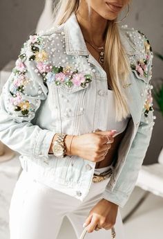 Denim Jacket Summer Outfit, Jacket Summer Outfit, Denim Jacket Outfit Spring, Denim Jacket Outfit Winter, Denim Jacket Outfit Summer, Jacket Outfit Casual, Denim Jacket Styles, Denim Jacket Styling, Denim Jacket With Jeans