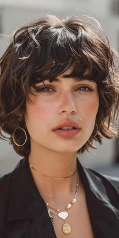 Womens Bob With Bangs, Short Hair Rectangle Face, Short Hair 2024, 70s Short Hair, Cool Short Hairstyles For Women, Haircut Ideas For Short Hair, 80s Short Hair, Cool Short Hair, Short Hair Women