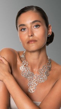 Woman wearing a large silver collier inspired by flowers. Master Piece, Garden Of Eden, Dramatic Look, Floral Jewellery