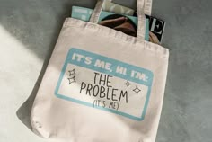 Taylor Swift Totes, Totebag Painting Ideas Taylor Swift, Taylor Swift Diy Clothes, Taylor Swift Bag Ideas, Taylor Swift Tote Bag Painting, Taylor Swift Tote Bag Diy, Taylor Swift Things To Buy, Its Me Hi Im Problem Its Me, Tote Bag Painting Ideas Taylor Swift