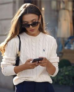 59bbf84a4e2dde63afcdc076ffa98925 Ralph Lauren Cable Knit Sweater Outfits, Ralph Lauren Outfits Women, Polo Ralph Lauren Women Outfits, Ralph Lauren Sweater Outfit, Polo Sweater Outfit, Cable Knit Sweater Outfit, Modest Streetwear, 2000s Fashion Inspiration, Polo Ralph Lauren Outfits