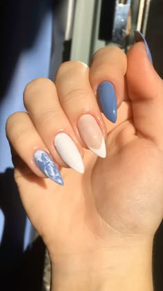 #nails #unhasnaturais #decoration #azul Raspberry Nails, Molde F1, Hippie Nails, Elon Musk, Nude Nails, Blue Nails, Black Nails