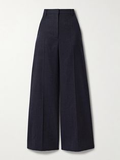 Stella McCartney's Savile Row training is clearly evident with these impeccable pants. They're cut from wool-twill with a high rise and fit slim through the waist before flaring out to pleated wide legs. Wear yours with the matching blazer and a silk shirt. Stella Mc, Exclusive Dress, Sports Skirts, Savile Row, Looks Chic, Wool Pants, Wide Pants, Wide Legs, Silk Shirt