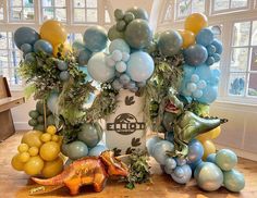 balloons and garlands are arranged on the table