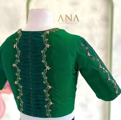 Brocade Blouse Designs, Blouse Designs High Neck, Latest Blouse Designs Pattern, Best Blouse Designs, Back Embroidery, Aari Blouse, New Saree Blouse Designs, Traditional Blouse Designs, Latest Model Blouse Designs