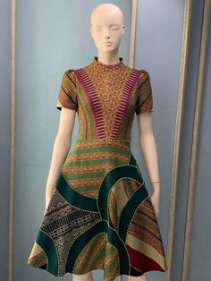 Thai Modern, Silk Dresses Outfit, Thai Silk, Silk Dresses, Thai Dress, African Print Dresses, Traditional Sarees