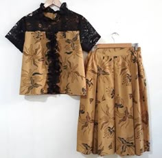 Kondangan Outfit, Batik Dress Modern, Batik Kombinasi, Big Size Fashion, Cute Red Dresses, Dress Outer, Attractive Dresses, Dress Batik