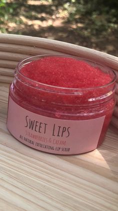 Sweet lips! Strawberries & cream  Our all natural exfoliating lip scrub is made with organic ingredient to keep you happy and healthy. This scrub is great for dry, cracked, dark lips or lips that just need a little TLC. This scrub is bright and flavored with amazing flavors. All come in assorted sized adorable plastic jars either all clear or with a gold lid. Perfect for around the house or a cute gift/party favor. Our all natural lip scrub has no preservatives and all organic natural ingredient Homemade Lip Moisturizer, Lip Scrubs Aesthetic, Lip Scrub Containers, Lip Scrub Packaging, Lip Scrub Aesthetic, Whipped Lip Scrub, Best Lip Scrub, Strawberry Products, Scrub Lips