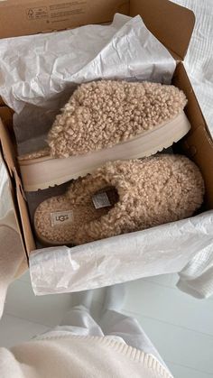 Cute Uggs, Sneaker Shop, Hype Shoes, Ugg Slippers, Platform Slippers, Comfy Shoes