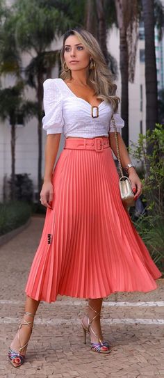 1980s Fashion Women, Accordion Skirt, Pleated Fashion, Pleated Skirt Outfit, Pink Pleated Skirt, Pleated Skirts, Beautiful Skirts