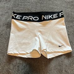 Nwot In Excellent Condition Non-Smoking Home Questions Welcome White Running Shorts, Veronica Lodge Outfits, Cute Nikes, Nike Outfits, Running Shorts