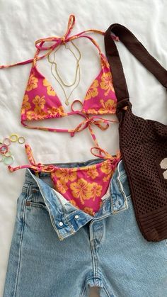 Bathers Aesthetic, Cute Swimming Suits, Swim Outfits, Woman Traveling, Colorful Rings, Evry Jewels, Beach Fit