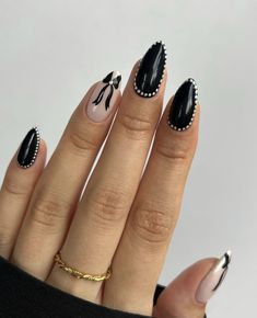 1960 Nails Design, Black Nail Inspo Grunge, Nails Acrylic Grunge Almond, Blair Waldorf Nails, Black Nail Designs Grunge, Black Nail Ideas Almond, Short Almond Acrylic Nails Goth, Black And White Nails Almond, Black And White Nail Ideas