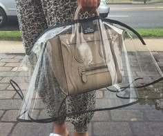 A raincoat for your purse Gimme Shelter, Handbag Heaven, Raincoats For Women, Celine Luggage Bag, Burberry Handbags, Mode Inspo, In The Bag, Womens Fashion Trends, Vuitton Handbags