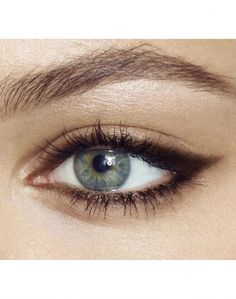 Brown Eyeliner Pencil, Classic Eyeliner, Permanente Make-up, Tutorial Eyeliner, Powdered Eyeliner, Maquillage On Fleek, Alat Makeup, Eyeliner Styles, Brown Eyeliner