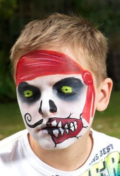 Maquillaje de Pirata Homemade Pirate Costumes, Pirate Makeup, Halloween Makeup For Kids, Pirate Face, Face Painting Easy, Pirate Halloween, Kids Face Paint, Halloween Makeup Scary, Face Painting Halloween