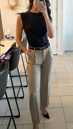 Professional Mixer Outfit, Clean Girl Business Casual, Young Business Woman Outfit, Professional Fits, Women Professional Attire, Buisness Casual, Cute Professional Outfits