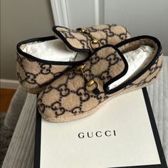 Stylish Gucci Loafers In Beige. Features Iconic Gg Pattern And Gold Hardware. Perfect For Any Occasion. Beige Loafers, Gucci Loafers, Shoes Gucci, Pumped Up Kicks, Tomboy Style Outfits, Slide In, Tomboy Fashion, Gucci Shoes, Shoe Game