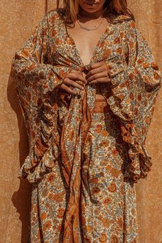 Boho Clubbing Outfits, Bohemian Outfits Summer Boho Chic, Indie Boho Outfits, Dark Boho Fashion, 70s Style Clothing, Sleeve Aesthetic, Payal Pratap, Town Outfits, Moda Hippie