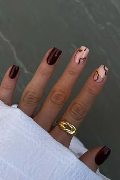 As the leaves turn and the air becomes crisp, it’s time to refresh your nail colors. This article explores the best fall transition nail shades that will seamlessly take you from the warmth of summer to the cozy vibes of autumn. From muted tones to vibrant hues, these colors will keep your nails looking chic all season long. Embracing seasonal change through your nails not only enhances your style but also reflects the beauty of nature. Let’s dive into the top picks that will make your fall fabu Autumn Nails Inspo Short, Fall Nails Burgundy Design, Autumn Biab Nails Square, Fall Nails On Short Nails, Autumn Nail Designs Square, Nail Inspo September 2024, Short Autumn Nails Square, September Nail Inspo 2024, Burgundy Short Nail Designs