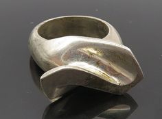 925 Sterling Silver - Vintage Shiny Modernist Sculpted Band Ring Sz 8.5 - RG8898  925 Sterling Silver - Vintage Shiny Modernist Sculpted Band Ring Sz 8.5 - RG8898  Jewelry Type:         Ring  Metal Type:            925 Silver  Metal Size:             8.5 Finger  Stone Type:            N/A  Condition:              N/A  Jewelry Weight:     24.5 Grams  PLEASE NOTE: THIS ITEM IS PRE-OWNED. ALTHOUGH MOST ITEMS ARE IN VERY GOOD CONDITION, SOME MAY NEED CLEANING AND/OR MINOR REPAIRS. WE MAKE A VERY STRONG EFFORT TO UPLOAD CLEAR PICTURES. PLEASE INSPECT ALL PICTURES AND ASK ALL QUESTIONS YOU MAY HAVE PRIOR TO MAKING A PURCHASE. NOT ALL STONES ARE GENUINE, SOME ARE ENHANCED OR CREATED. Modernist Jewelry, Silver Jewelry Design, Ring Watch, Ring Metal, Band Ring, Beautiful Rings, Metal Working, Band Rings, Metallic Silver