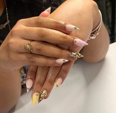 Short Nails Gold, Short Freestyle Nails, Short Acrylic Nail Ideas, Bts Nails, Vacay Nails, Freestyle Nails, Acrylic Toes, Acrylic Toe Nails, Hard Nails