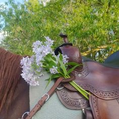 a bridle with flowers on it is attached to a horse's saddle