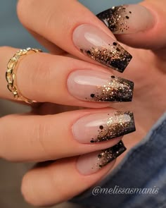 Black and gold sparkle ombre nails Gold Sparkle Nails, Colorful Nails, Sparkle Nails, Nail Designs Glitter, Prom Nails, Fancy Nails, Short Acrylic Nails, Nail Arts