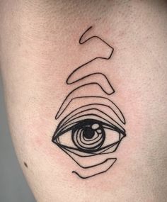 an eye tattoo on the side of a woman's stomach with lines coming out of it