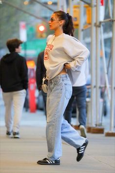 Adidas Outfit Women, Models Off Duty Style, Bella Hadid Outfits, Bella Hadid Style, Hadid Style, Elegante Casual