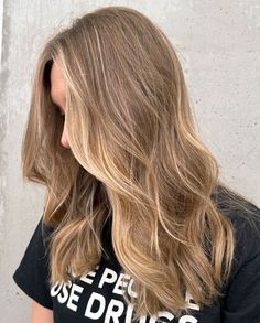 Zazou Salon & Academy on Instagram: "Like whispers of color, adding depth and charm to your look🎨🧡 It's giving soft dimensional balayage vibes✨   #balayage  #youbelonghere #zazoutoppy #zazouexperience" Sunkissed Balayage Blonde, Balayage Blond Beige, Cream Blonde Balayage, Face Frame Balayage, Blonde Hair Color Natural, Soft Blonde Balayage, Haircut Inspired, Blonde Hair For Brunettes, Dimensional Balayage