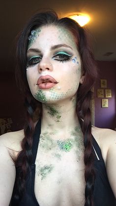 Siren Sea Monster Halloween Costume, Skeleton Mermaid Costume, Mermaid Skeleton Makeup, Green Siren Makeup, Halloween Makeup Siren, Spooky Mermaid Costume, Creepy Siren Costume, Creepy Mermaid Costume, Drowned Costume