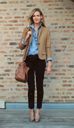 Black pants, camel blazer, chambray and animal print heels - great neutral look for work Fashionable Work Outfits, Kemeja Denim, Camel Blazer, Interview Outfits, Work Chic, Interview Outfit, Outfit Trends, Winter Outfits For Work