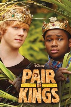 the movie poster for pair of kings with two young men wearing crowns on their heads