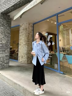 Loose Business Casual Outfits, Hongkong Outfit Ideas, Spring Japan Outfits Women, Ootd Korean Style Casual, Kemeja Outfit, Korean Clothing Brands, Japan Ootd, Blouse Korea, Rok Outfit