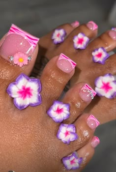 Cute Acrylic Toes Design, 90s Toe Nail Designs, Toe Design Ideas, Nails Feet Design, Pink Acrylic Toe Nails, Acrylic Toes Designs, Pink Toe Nails With Design, Pink Acrylic Toes, Acrylic Toe Designs