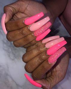 𝐋𝐚𝐜𝐞𝐝 𝐀𝐟𝐟𝐞𝐜𝐭 𝐋𝐋𝐂 sur Instagram: «Les filles portent du ROSE tous les jours Glitter: @loveglittergloss _____________________________________ Avez-vous eu le Laced Affect ?? Réservez votre… » Glitter Nails Pink, Gel Nails At Home, Long Acrylic Nails Coffin, Coffin Nails Long, Nail Swag, Glam Nails, Birthday Nails