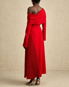 SEDUCE | Maxi High Slit Pleated Dress . . . . . . #cielie #viennafashion #vienna #viennachristmasmarket #red #reddress #redmaxidress #christmaslook #christmasoutfit #redoutfit #viennaoutfit #viennalook #christmasvienna #redoutfit #redlook #shoppingvienna #viennabrand #viennafashionbrand Pieces Drawing, French Designs, Christmas Look, Red Dress Maxi, Chic Casual, Red Outfit, Fancy Outfits, Luxury Clothing, Luxury Outfits